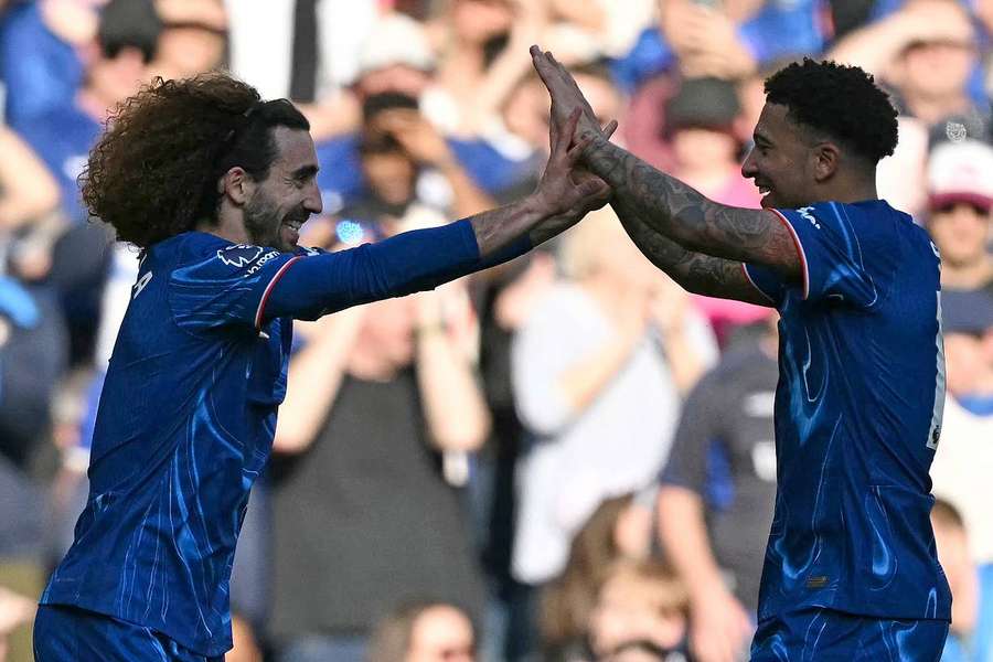 Cucurella celebra su gol