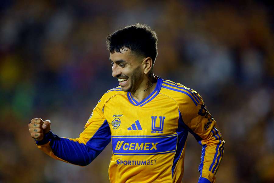 Ángel Correa sonríe en Tigres