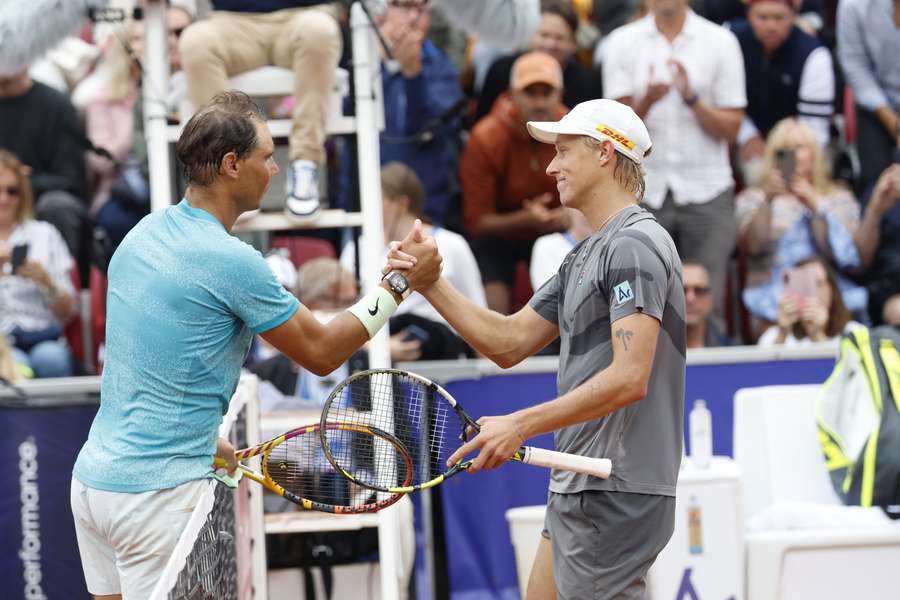 Rafael Nadal cumprimenta Leo Borg