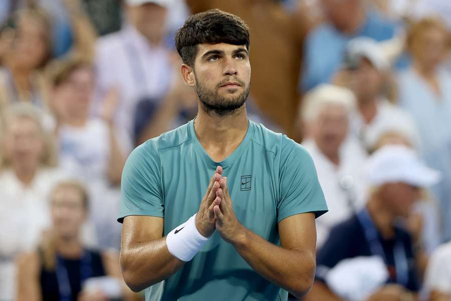 Carlos Alcaraz reacts to beating Alexander Zverev at the Cincinnati Open (2025)