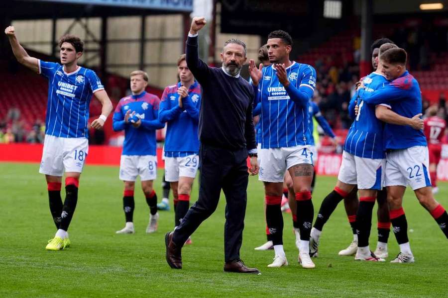 Rangers manager Derek McInnes (C) and his players celebrate Rangers manager Derek McInnes (C) and his players celebrate