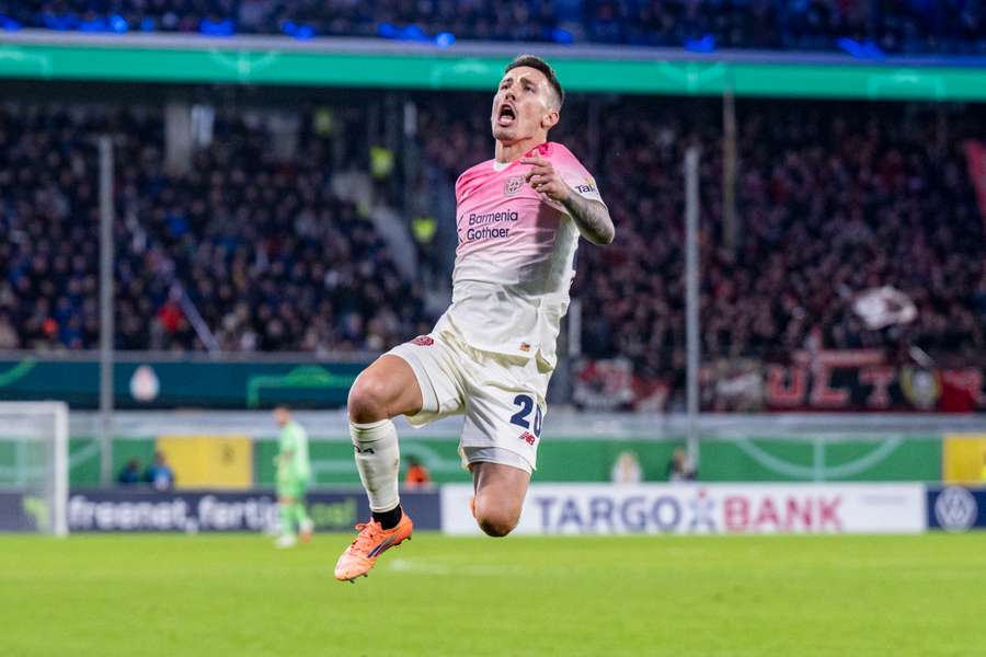 Grimaldo traf einmal mehr per Freistoß zur 1:0-Führung Grimaldo traf einmal mehr per Freistoß zur 1:0-Führung