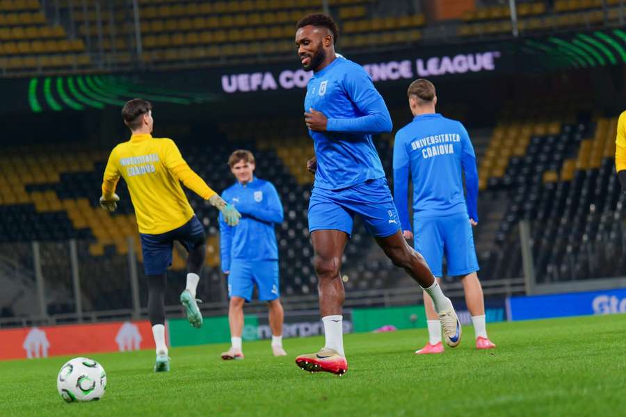 Antrenament al Universității Craiova la Atena Antrenament al Universității Craiova la Atena