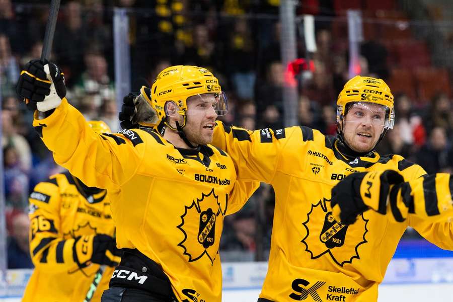 Skelleftea celebrate their third goal against Frolunda