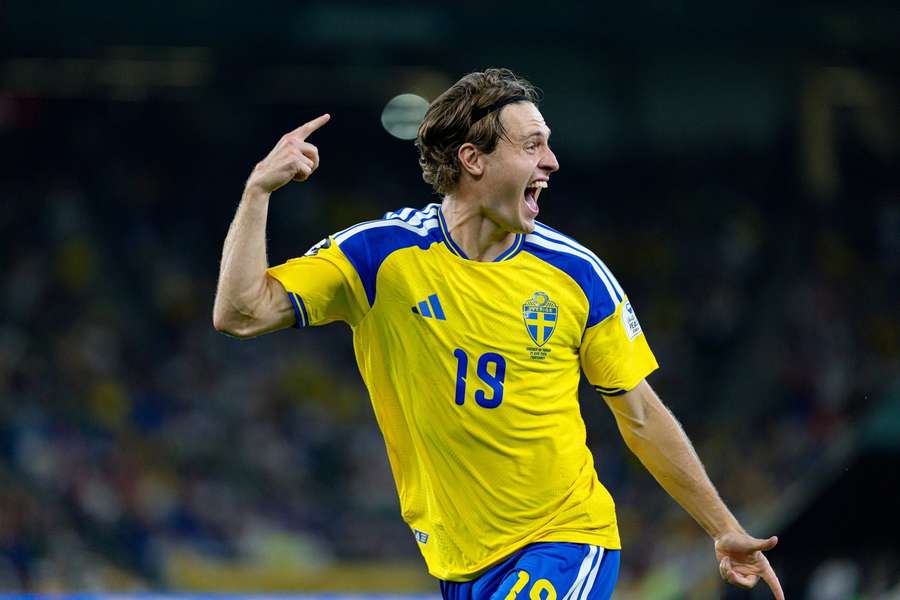 Mattias Svanberg celebrates his goal