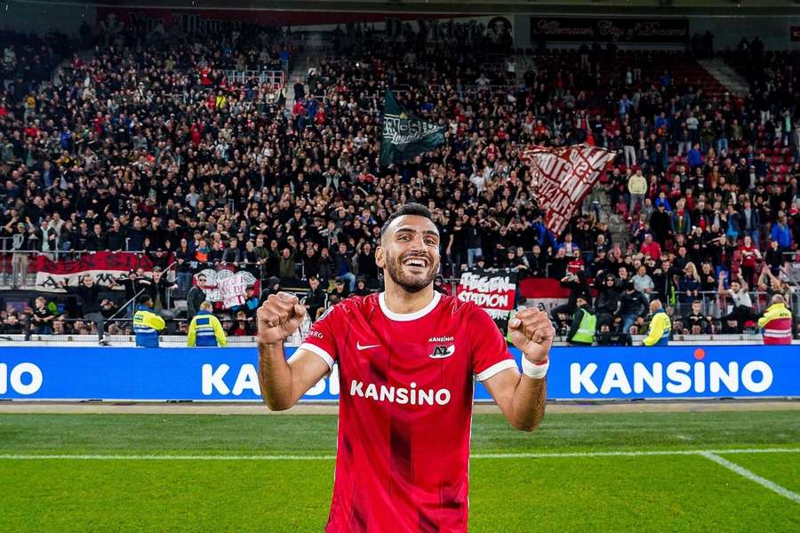 Vangelis Pavlidis viert de overwinning op FC Volendam eerder dit seizoen in Alkmaar