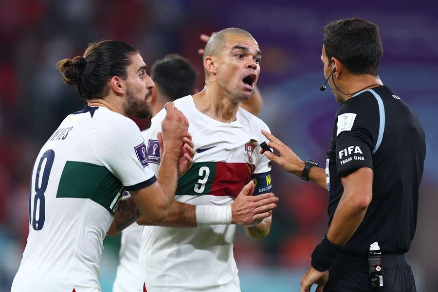 Skúsený Pepe si nebral servítku pred ústa a argentínskeho rozhodcu skritizoval.