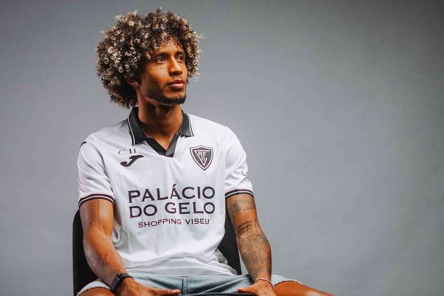 Robinho assinou com o Académico de Viseu até 2027