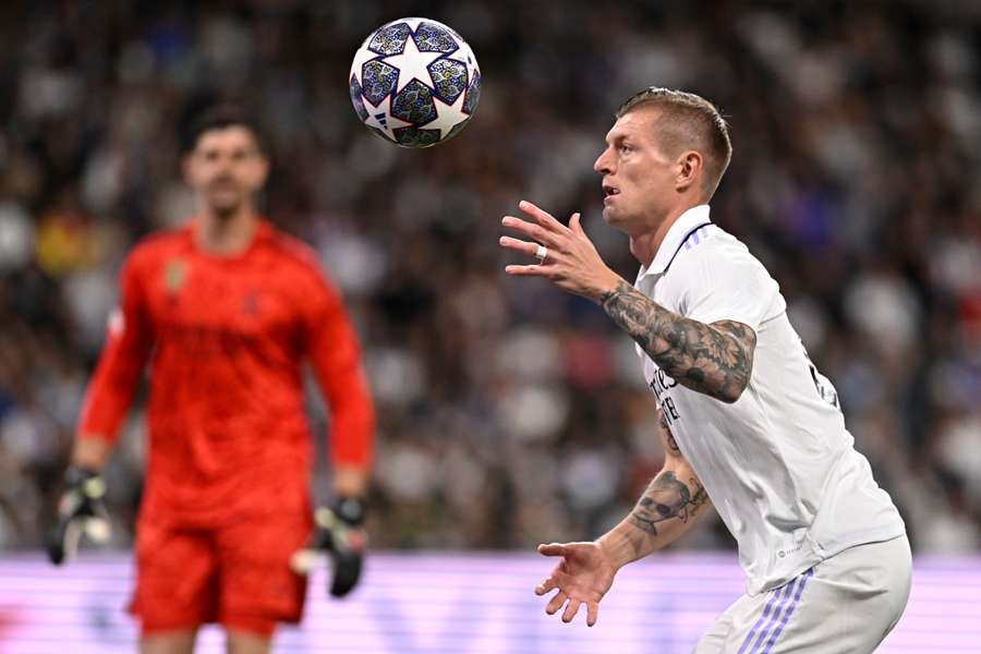 Real Madrid's German midfielder Toni Kroos controls the ball