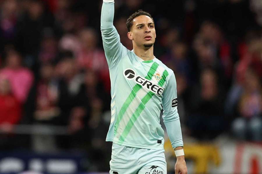 Antony em ação pelo Real Betis