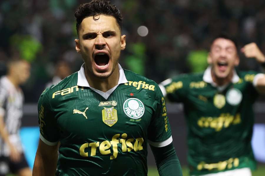 Raphael Veiga abriu o marcador para o Palmeiras na decisão do Paulistão