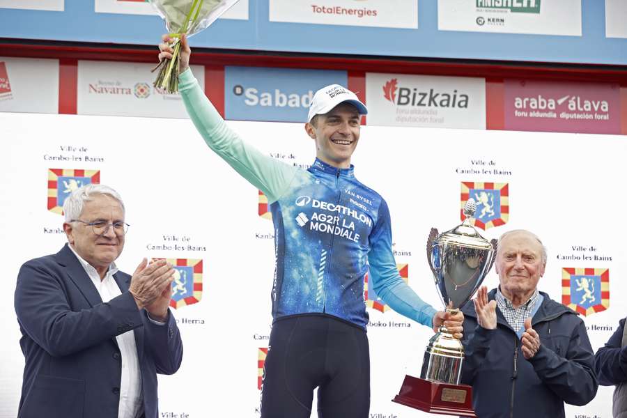 Paul Lapeira op de hoogste tree van het podium