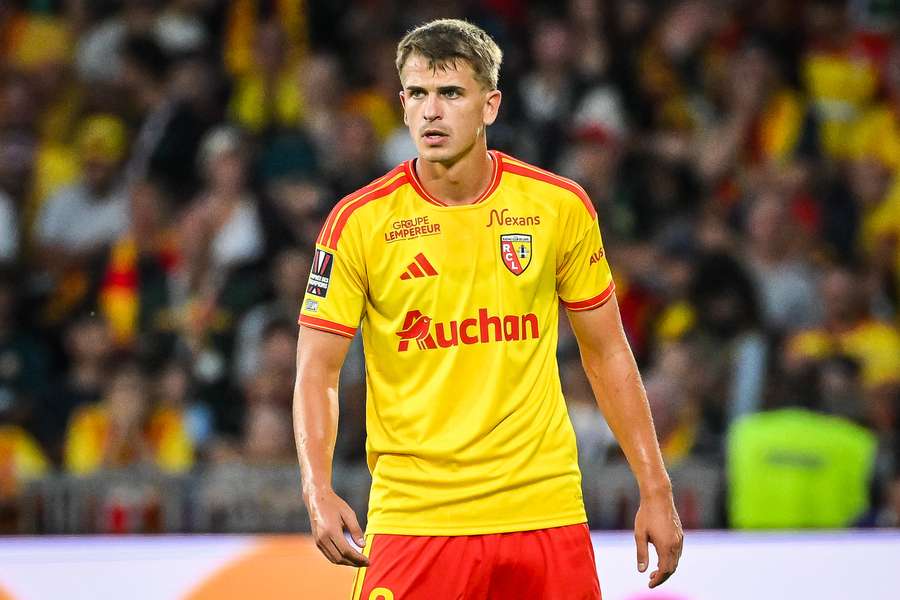 Lens potwierdza fatalne wieści, Maik Nawrocki zerwał więzadło krzyżowe Lens potwierdza fatalne wieści, Maik Nawrocki zerwał więzadło krzyżowe