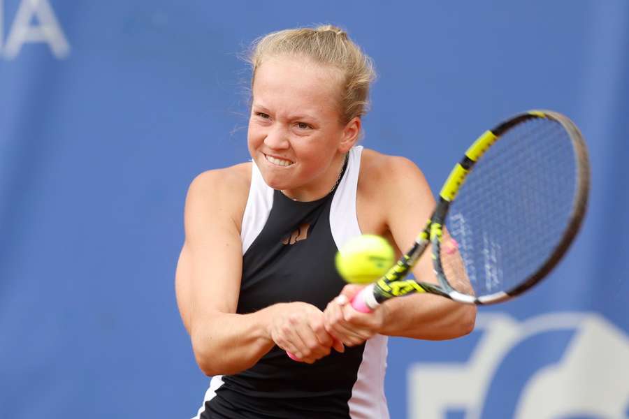 Alena Kovačková se sestrou Janou se na juniorském AO představí v osmifinále čtyřhry.