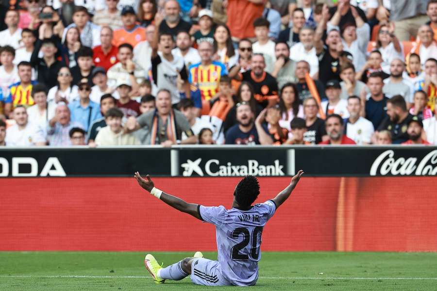 Vinicius nie zostanie ukarany. Valencia będzie musiała zapłacić grzywnę i tymczasowo zamknąć trybunę na Mestalla.