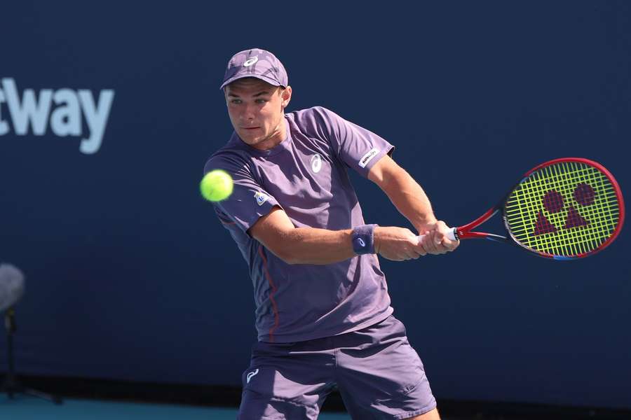 Tenis Flash: Kawa i Majchrzak walczą w Bogocie i Marrakeszu