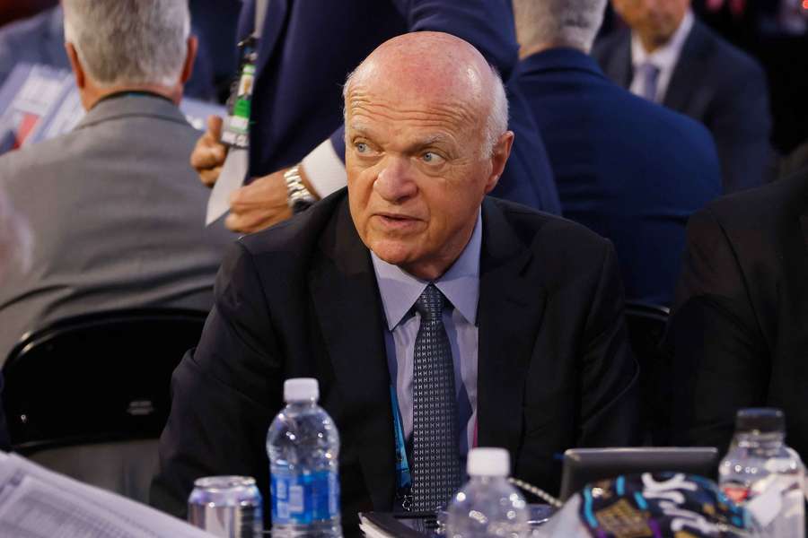 Lamoriello byl v klubu sedm let.