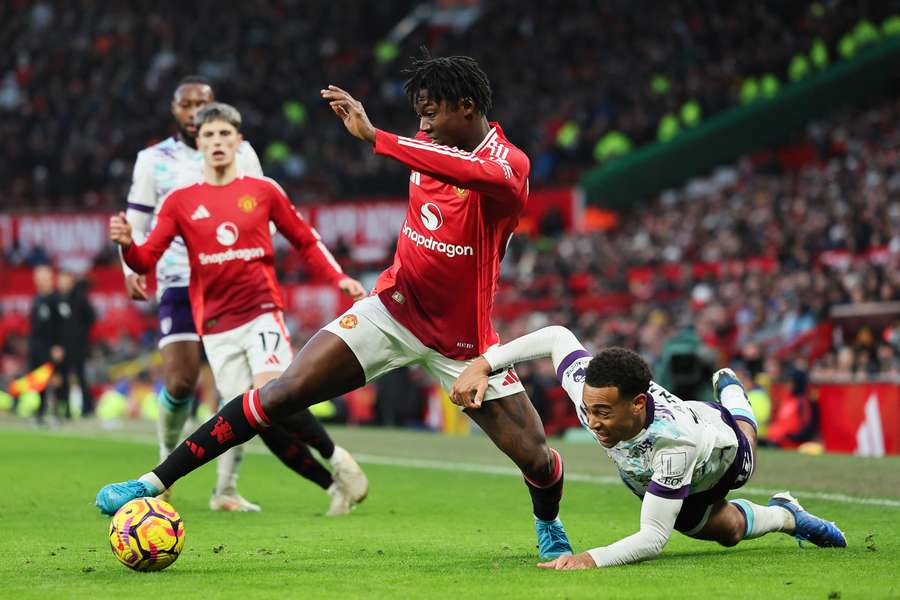Kobbie Mainoo of Manchester United battles for possession with Tyler Adams of AFC Bournemouth