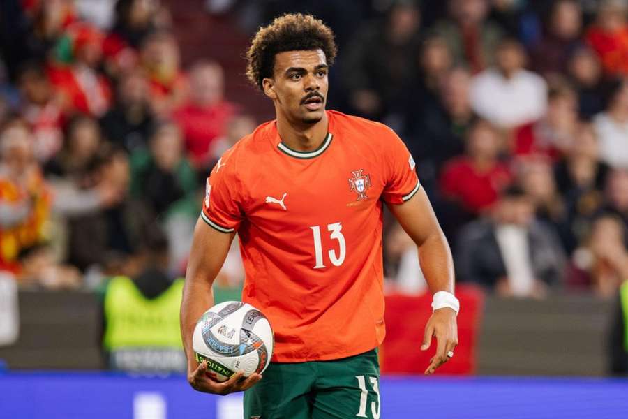 Chelsea espera lucrar com Renato Veiga