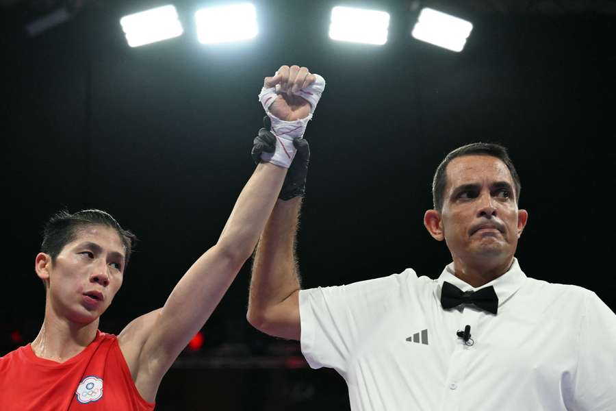 Taiwan's Lin Yu-ting (L) is declared victorious by Porto Rico's referee Emanuel Ferreira at the end of her fight against Uzbekistan's Sitora Turdibekova