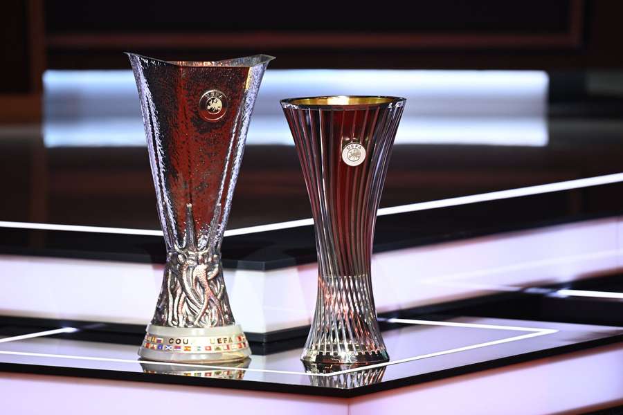 Trofeele Europa League și Conference League