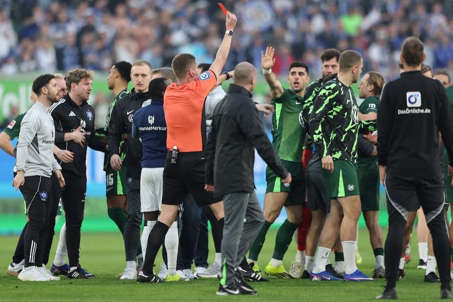 Marius Müller hatte am Samstag gegen den HSV die Rote Karte gesehen.