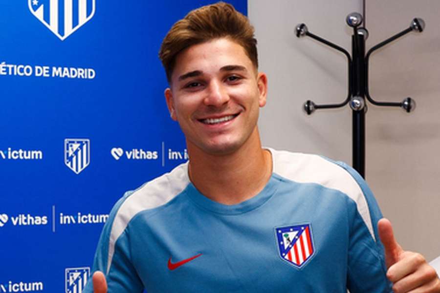 Julián Álvarez já veste a camisola do Atlético Madrid