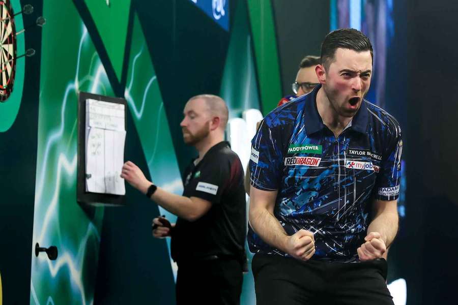 Luke Humphries celebrates his victory