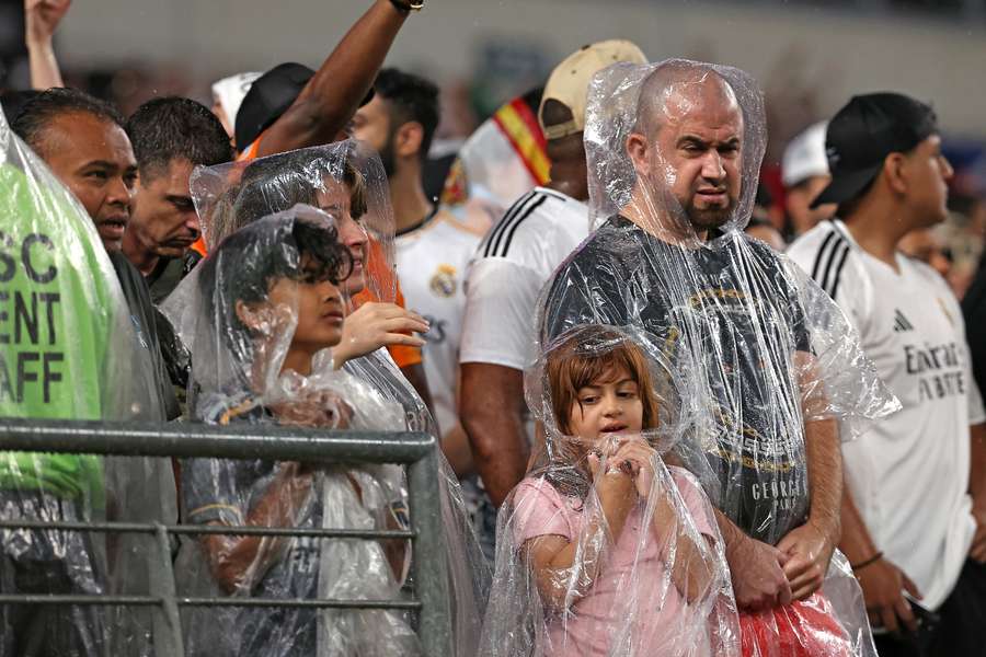 La lluvia también hizo acto de presencia durante los partidos del Mundial de Clubes La lluvia también hizo acto de presencia durante los partidos del Mundial de Clubes