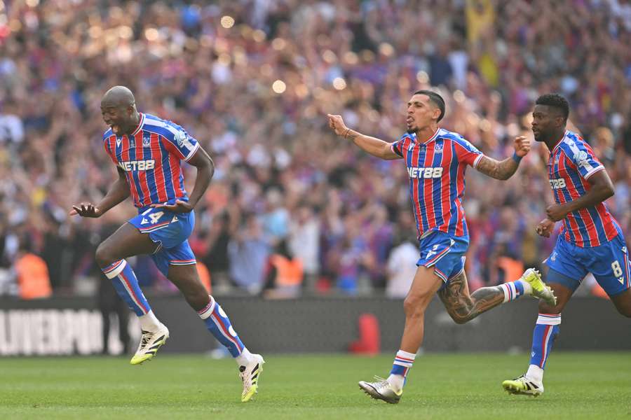 Les joueurs de Palace célébrant leur succès ce dimanche. Les joueurs de Palace célébrant leur succès ce dimanche.