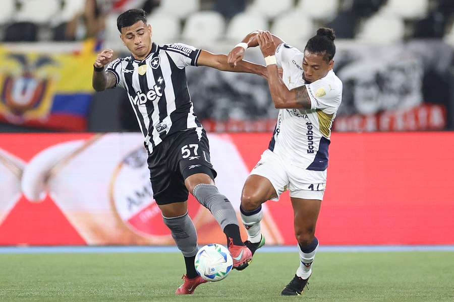 A LDU deu trabalho ao Botafogo A LDU deu trabalho ao Botafogo