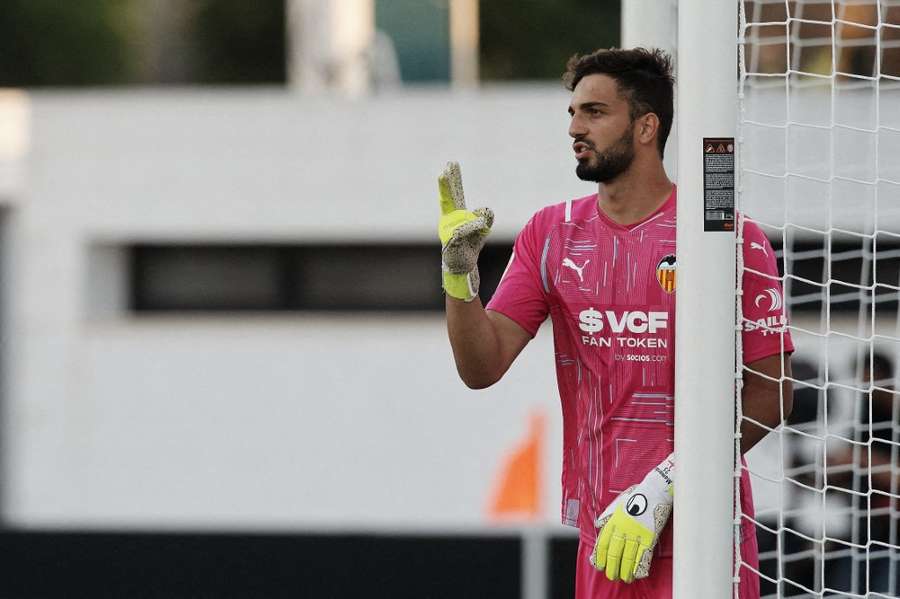 Giorgi Mamardashvili durante um jogo de pré-época entre o Valência e o Levante, em 30 de julho de 2021.