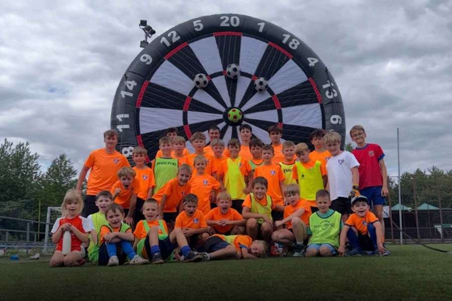 Malý pražský klub bojuje o přežití a volá o pomoc. V FC Háje vyrůstají fotbalově stovky dětí. Malý pražský klub bojuje o přežití a volá o pomoc. V FC Háje vyrůstají fotbalově stovky dětí.