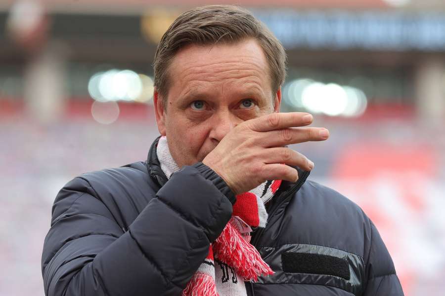 Horst Heldt assume o lugar de Oliver Ruhnert