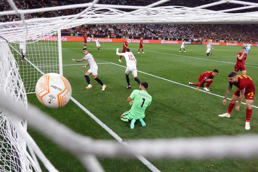 Rui Patricio reacts after conceding an own goal from Gianluca Mancini