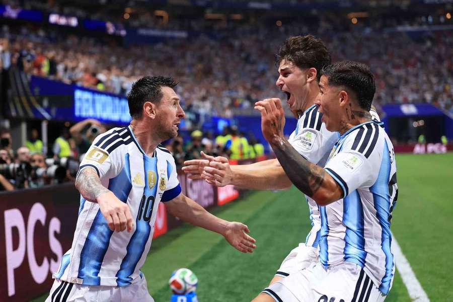 Argentina mount astonishing late comeback to break Egypt hearts and reach quarter-finals Argentina mount astonishing late comeback to break Egypt hearts and reach quarter-finals