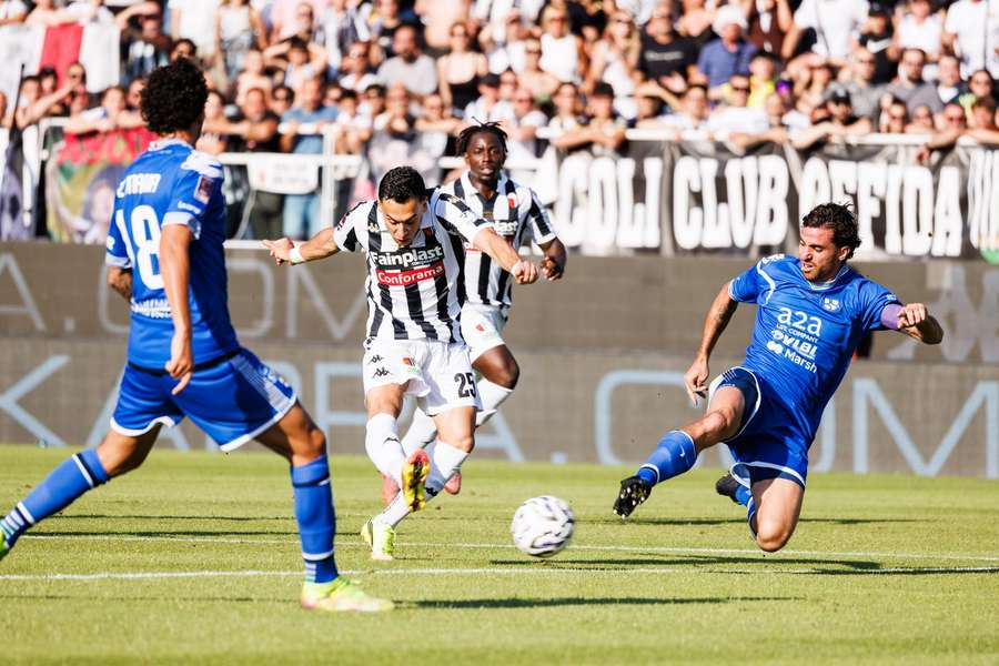 Il momento del gol di Rizzo Pinna Il momento del gol di Rizzo Pinna