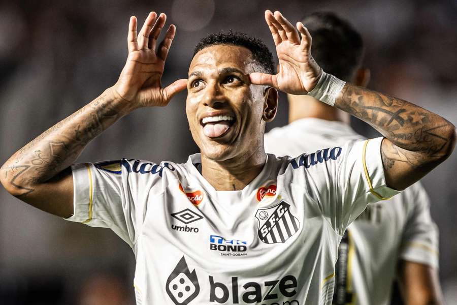 Otero garantiu a vitória do Santos sobre o Palmeiras