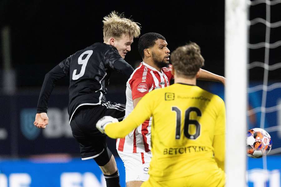 Julian Rijkhoff was anderhalve week terug voor Jong Ajax trefzeker tegen TOP Oss