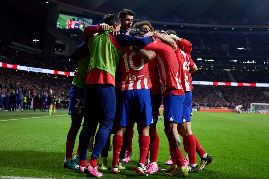 Jucătorii lui Atletico Madrid sărbătoresc golul marcat împotriva Sevillei