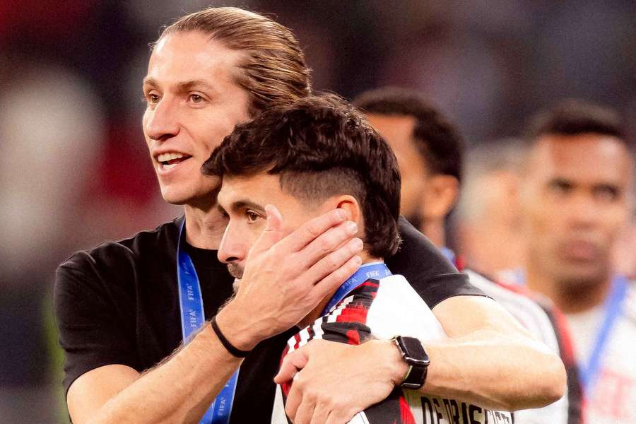 Flamengo quer renovação com Filipe Luís como presente de Natal para torcida Flamengo quer renovação com Filipe Luís como presente de Natal para torcida