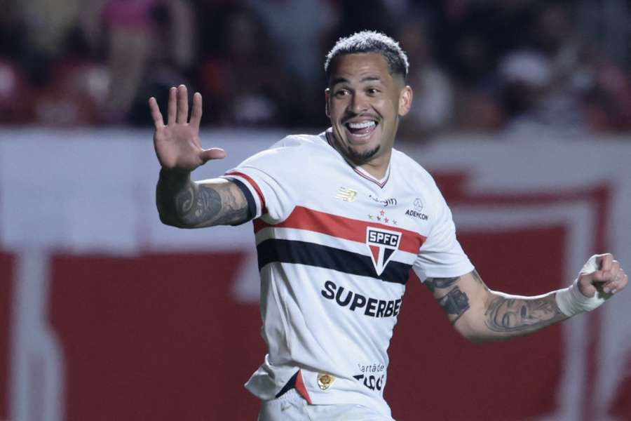 Luciano atingiu marca histórica com a camisola do São Paulo Luciano atingiu marca histórica com a camisola do São Paulo