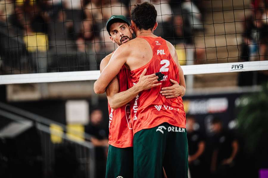 Bryl i Łosiak z kompletem zwycięstw awansowali do 1/16 finału MŚ w siatkówce plażowej Bryl i Łosiak z kompletem zwycięstw awansowali do 1/16 finału MŚ w siatkówce plażowej