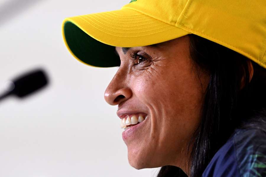 Brasiliens Marta blev følelsesladet under optakten til sine sidste kampe som landsholdsspiller.
