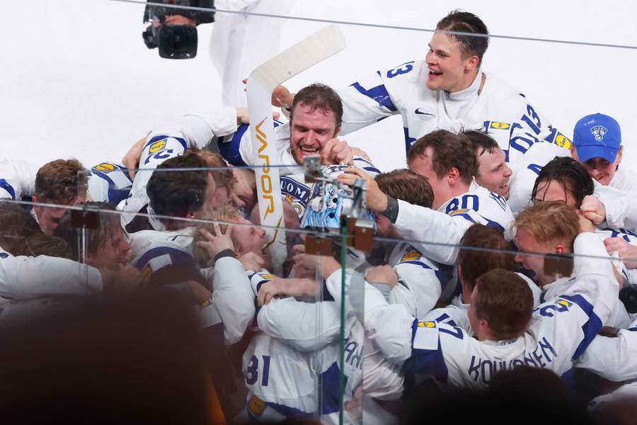 Die Finnen bejubeln Konsta Helenius Die Finnen bejubeln Konsta Helenius