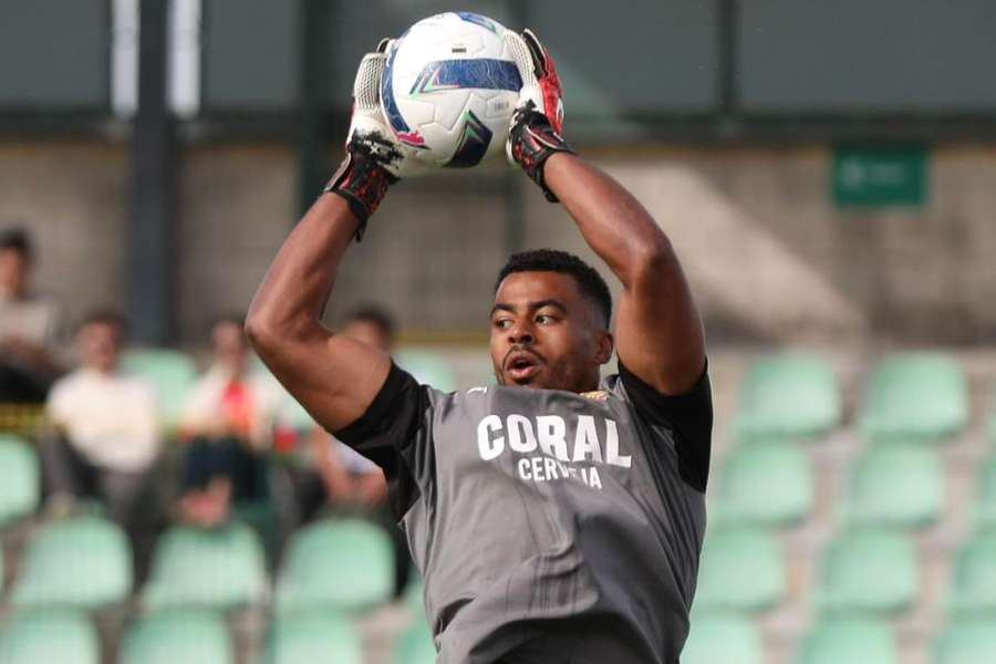 Samu na baliza do Marítimo