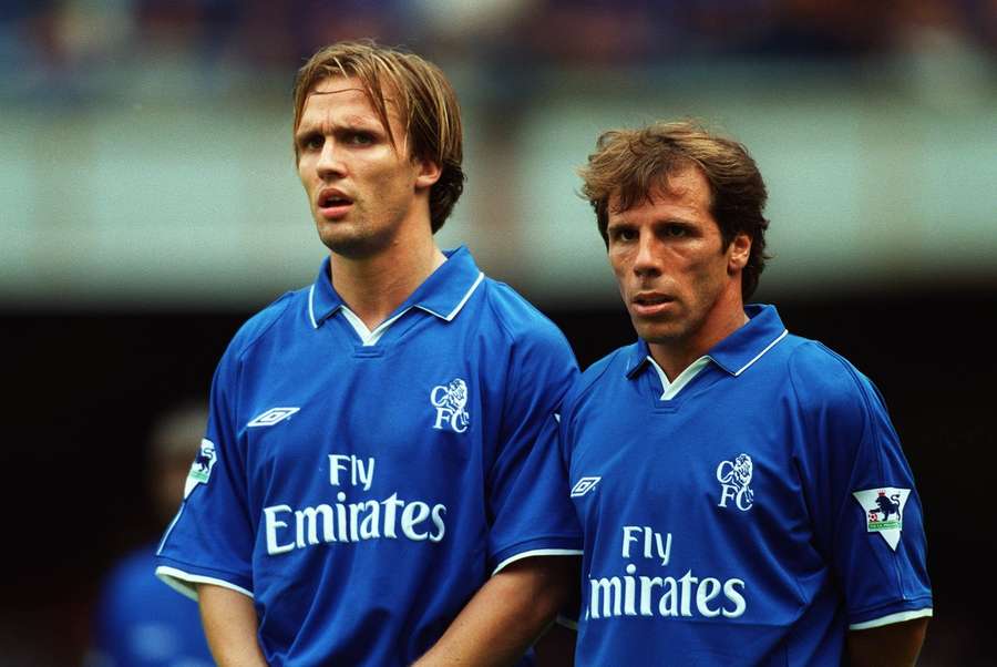 Boudewijn Zenden (links) met Gianfranco Zola in 2001