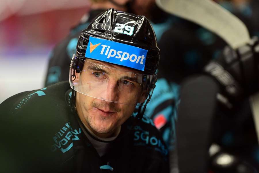 Šťastný patří mezi nejzkušenější hráče Karlových Varů. Šťastný patří mezi nejzkušenější hráče Karlových Varů.