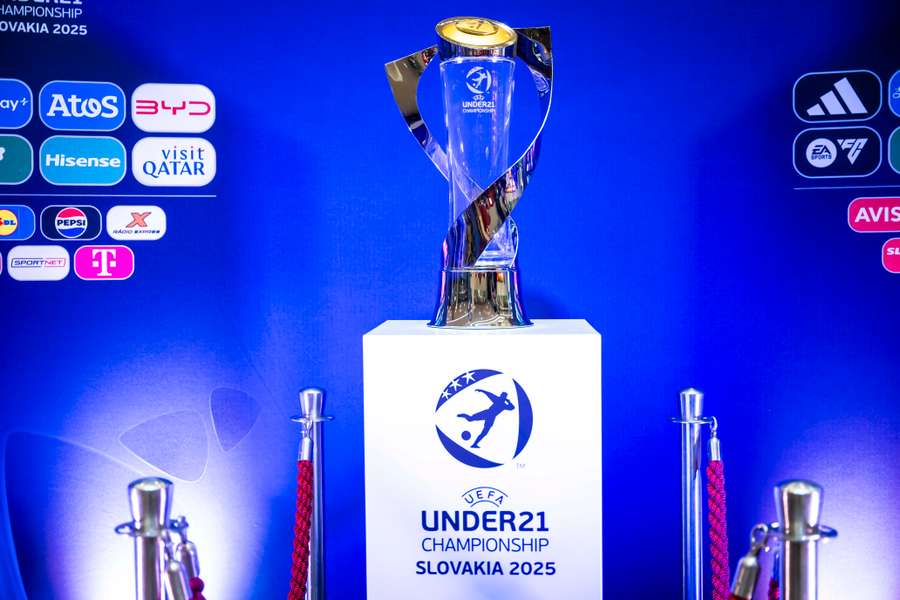 Trofeul pentru câștigătorul Campionatului European U21
