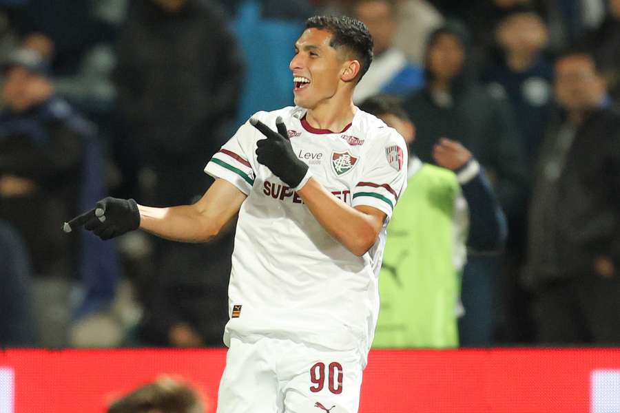 Kevin Serna colocou o Fluminense em vantagem quando a equipe já estava com 10 Kevin Serna colocou o Fluminense em vantagem quando a equipe já estava com 10